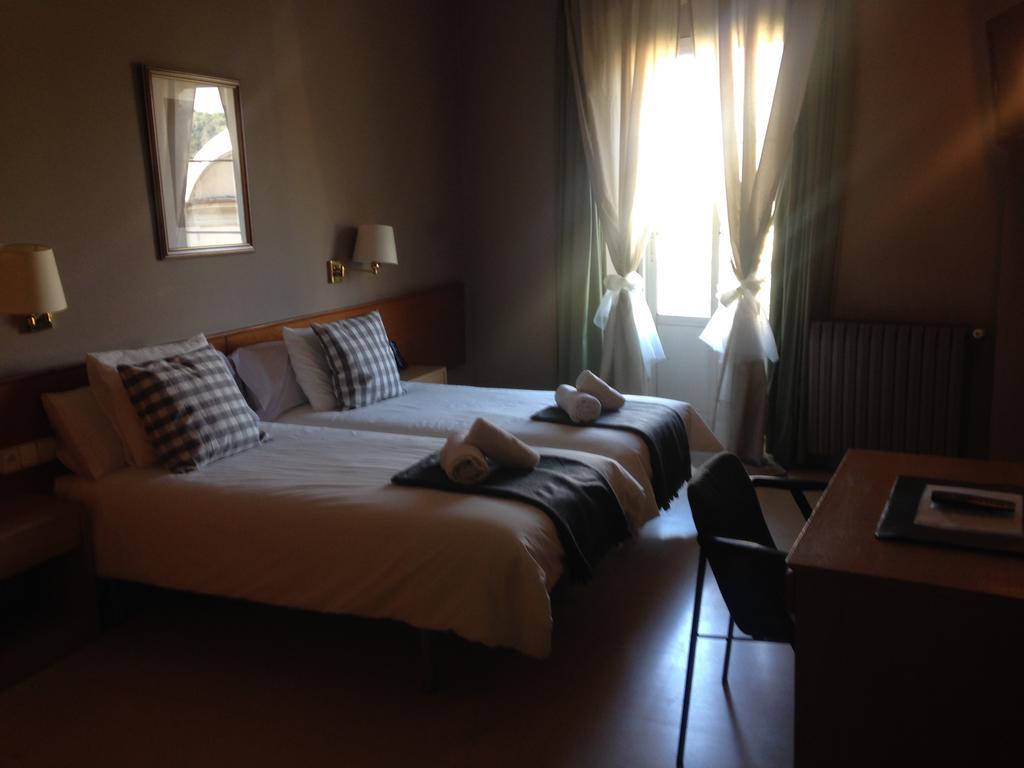 Hotel Manel Martorell Zimmer foto